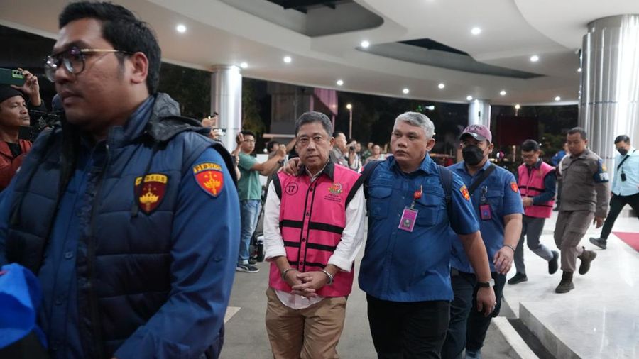 Kejaksaan Agung (Kejagung) mengumumkan adanya sembilan tersangka baru terkait kasus dugaan tindak pidana korupsi terkait tata kelola minyak mentah dan produk kilang pada PT Pertamina (Persero), Sub Holding, serta Kontraktor Kontrak Kerja Sama (KKKS) pada periode 2018-2023 di Kejaksaan Agung, Jakarta, Kamis (10/7/2025). Kejaksaan Agung (Kejagung) mengumumkan adanya sembilan tersangka baru terkait kasus dugaan tindak pidana korupsi terkait tata kelola minyak mentah dan produk kilang pada PT Pertamina (Persero), Sub Holding, serta Kontraktor Kontrak Kerja Sama (KKKS) pada periode 2018-2023 di Kejaksaan Agung, Jakarta, Kamis (10/7/2025). (Dok. Kejaksaan Agung)
