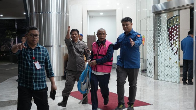Kejaksaan Agung (Kejagung) mengumumkan adanya sembilan tersangka baru terkait kasus dugaan tindak pidana korupsi terkait tata kelola minyak mentah dan produk kilang pada PT Pertamina (Persero), Sub Holding, serta Kontraktor Kontrak Kerja Sama (KKKS) pada periode 2018-2023 di Kejaksaan Agung, Jakarta, Kamis (10/7/2025). (Dok. Kejaksaan Agung)