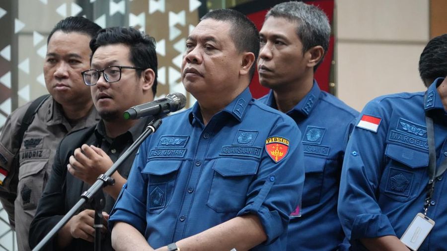 Kejaksaan Agung (Kejagung) mengumumkan adanya sembilan tersangka baru terkait kasus dugaan tindak pidana korupsi terkait tata kelola minyak mentah dan produk kilang pada PT Pertamina (Persero), Sub Holding, serta Kontraktor Kontrak Kerja Sama (KKKS) pada periode 2018-2023 di Kejaksaan Agung, Jakarta, Kamis (10/7/2025). Kejaksaan Agung (Kejagung) mengumumkan adanya sembilan tersangka baru terkait kasus dugaan tindak pidana korupsi terkait tata kelola minyak mentah dan produk kilang pada PT Pertamina (Persero), Sub Holding, serta Kontraktor Kontrak Kerja Sama (KKKS) pada periode 2018-2023 di Kejaksaan Agung, Jakarta, Kamis (10/7/2025). (Dok. Kejaksaan Agung)
