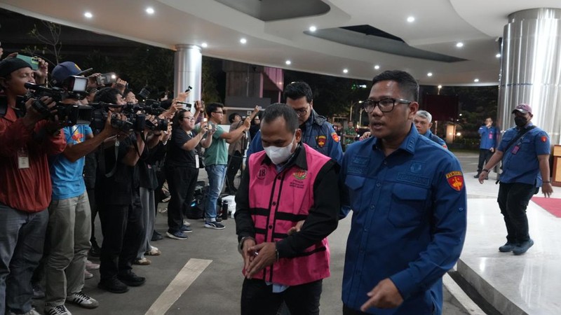 Kejaksaan Agung (Kejagung) mengumumkan adanya sembilan tersangka baru terkait kasus dugaan tindak pidana korupsi terkait tata kelola minyak mentah dan produk kilang pada PT Pertamina (Persero), Sub Holding, serta Kontraktor Kontrak Kerja Sama (KKKS) pada periode 2018-2023 di Kejaksaan Agung, Jakarta, Kamis (10/7/2025). (Dok. Kejaksaan Agung)