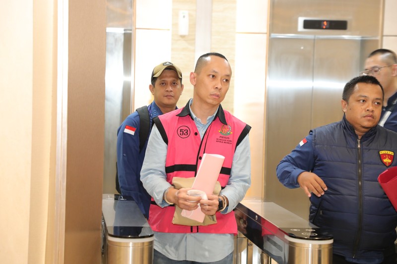 Kejaksaan Agung (Kejagung) mengumumkan adanya sembilan tersangka baru terkait kasus dugaan tindak pidana korupsi terkait tata kelola minyak mentah dan produk kilang pada PT Pertamina (Persero), Sub Holding, serta Kontraktor Kontrak Kerja Sama (KKKS) pada periode 2018-2023 di Kejaksaan Agung, Jakarta, Kamis (10/7/2025). Kejaksaan Agung (Kejagung) mengumumkan adanya sembilan tersangka baru terkait kasus dugaan tindak pidana korupsi terkait tata kelola minyak mentah dan produk kilang pada PT Pertamina (Persero), Sub Holding, serta Kontraktor Kontrak Kerja Sama (KKKS) pada periode 2018-2023 di Kejaksaan Agung, Jakarta, Kamis (10/7/2025). (Dok. Kejaksaan Agung)