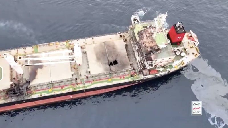 Kelompok Houthi Yaman dilaporkan telah menenggelamkan kapal berbendera Liberia yang dioperasikan Yunani, Eternity C, di Laut Merah. (Tangkapan Layar Video Reuters/Houthi Media Center) Kelompok Houthi Yaman dilaporkan telah menenggelamkan kapal berbendera Liberia yang dioperasikan Yunani, Eternity C, di Laut Merah. (Tangkapan Layar Video Reuters/Houthi Media Center)
