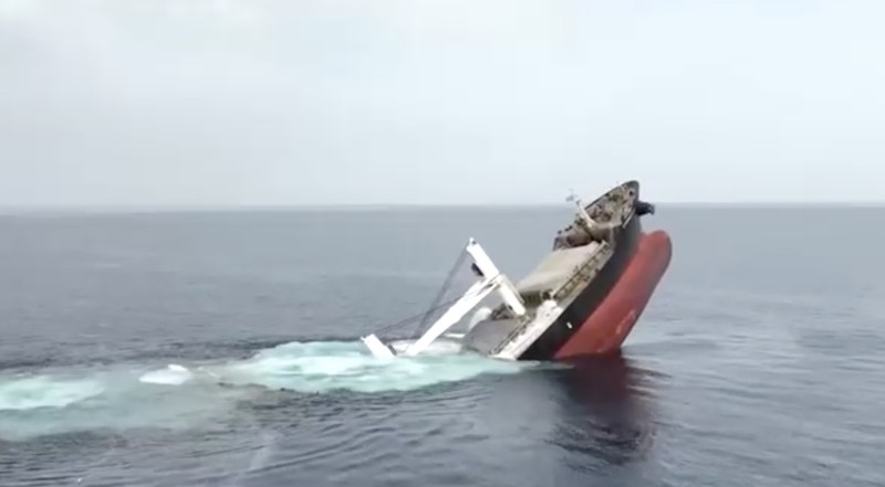 Kelompok Houthi Yaman dilaporkan telah menenggelamkan kapal berbendera Liberia yang dioperasikan Yunani, Eternity C, di Laut Merah. (Tangkapan Layar Video Reuters/Houthi Media Center) Kelompok Houthi Yaman dilaporkan telah menenggelamkan kapal berbendera Liberia yang dioperasikan Yunani, Eternity C, di Laut Merah. (Tangkapan Layar Video Reuters/Houthi Media Center)