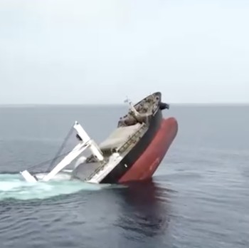 Laut Merah Panas Lagi, Houthi Tenggelamkan Kapal yang Melintas