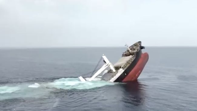 Laut Merah Panas Lagi, Houthi Tenggelamkan Kapal yang Melintas