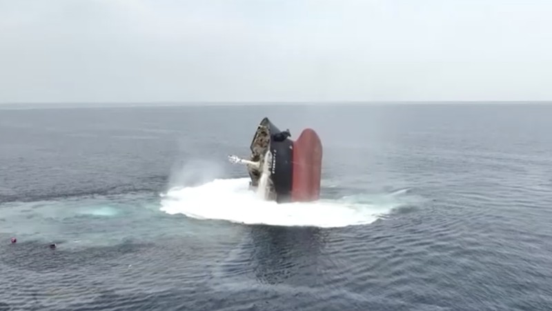 Kelompok Houthi Yaman dilaporkan telah menenggelamkan kapal berbendera Liberia yang dioperasikan Yunani, Eternity C, di Laut Merah. (Tangkapan Layar Video Reuters/Houthi Media Center)
