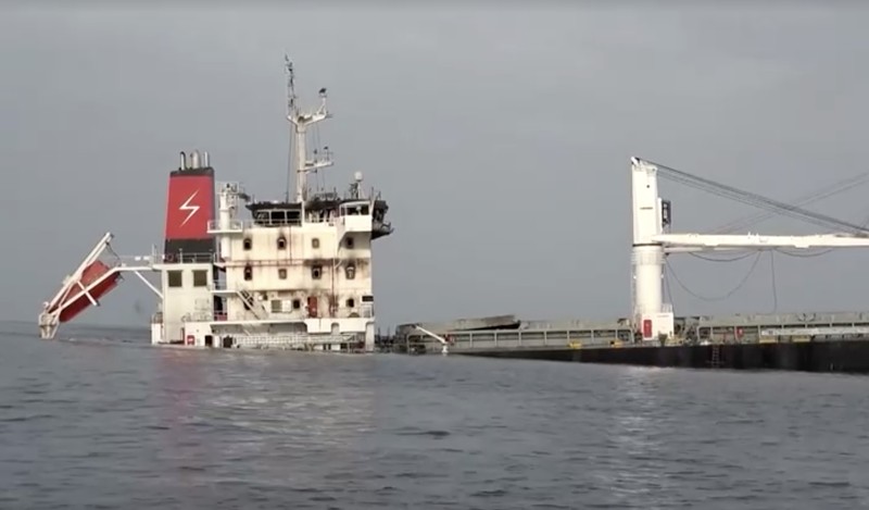 Kelompok Houthi Yaman dilaporkan telah menenggelamkan kapal berbendera Liberia yang dioperasikan Yunani, Eternity C, di Laut Merah. (Tangkapan Layar Video Reuters/Houthi Media Center) Kelompok Houthi Yaman dilaporkan telah menenggelamkan kapal berbendera Liberia yang dioperasikan Yunani, Eternity C, di Laut Merah. (Tangkapan Layar Video Reuters/Houthi Media Center)