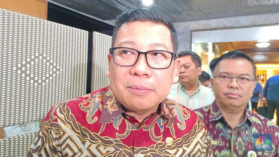 Kepala Badan Pangan Nasional (Bapanas) Arief Prasetyo Adi saat ditemui usai rapat dengar pendapat (RDP) di kompleks parlemen, Jakarta, Kamis (10/7/2025). (CNBC Indonesia/Martyasari Rizky)