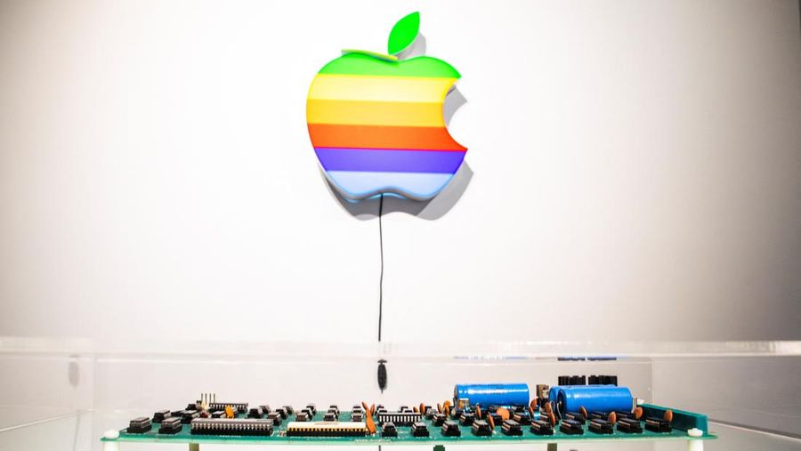 Komputer Apple-1 dipamerkan di lelang Sotheby's di New York, AS, Selasa (87/2025). (REUTERS/Eduardo Munoz)