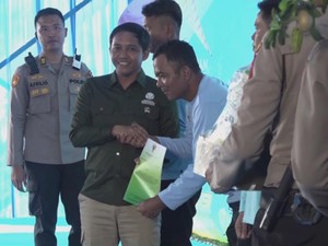 Menhut Serahkan Salinan SK Lahan ke KTH saat Tanam Jagung Kuartal III