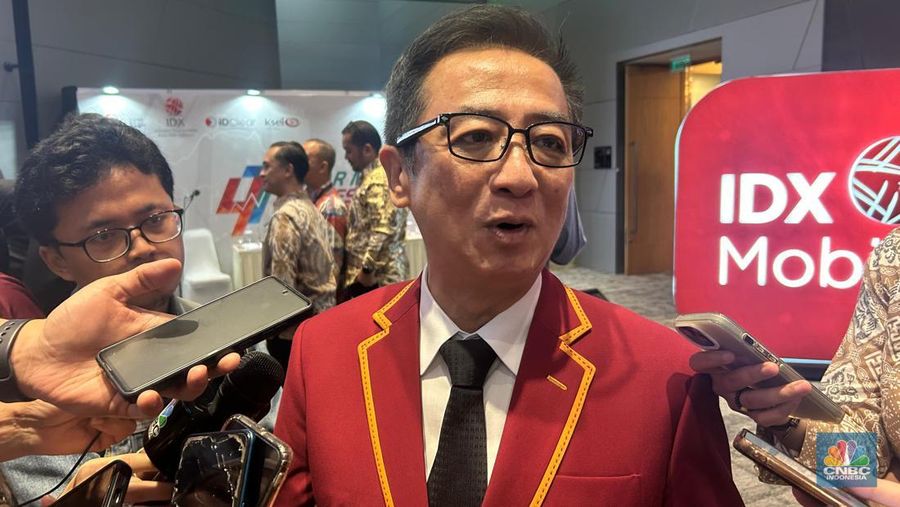 Pemilik Tancorp Hermanto Tanoko usai seremonial pencatatan perdana saham PT Merry Riana Edukasi Tbk. (MERI) di Bursa Efek Indonesia, Kamis (10/7/2025). (CNBC Indonesia/Zefanya Aprilia)