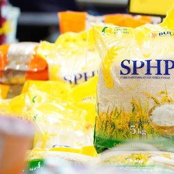 1,3 Juta Ton Beras SPHP dari Bulog Siap Meluncur, Ini Harga-Aturannya