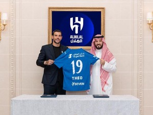 Theo Hernandez Resmi Berseragam Al Hilal
