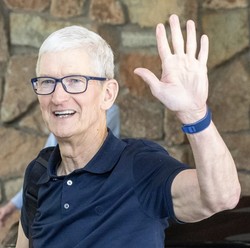 Apple Makin Sempoyongan, CEO Diminta Mundur