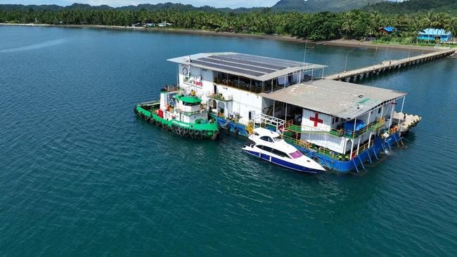 Dihantam Ombak, Begini Kisah Relawan Medis di Kapal PIS