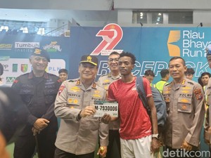 Video Kapolda Cek Pembagian Race Pack Riau Bhayangkara Run