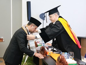 Raih Gelar Doktor Ilmu Politik, Mentrans Angkat Disertasi Tema Pemilu 2024