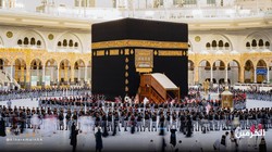 Proses Pencucian Kabah, Gunakan 20 Liter Air Zamzam dan 11 Liter Parfum