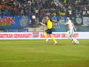 Oxford Sindir Winger Arema Lolos Kartu Merah Usai Cederai Ole Romeny