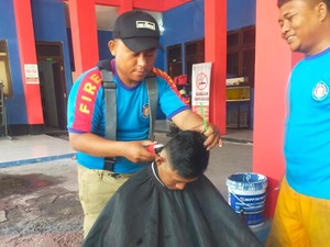 ODGJ di Surabaya Minta Potong Rambut ke Damkar