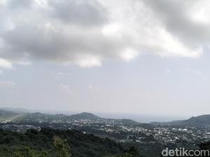 Ebiet G. Ade Manggung di Parapuar Labuan Bajo dengan View 360 Derajat