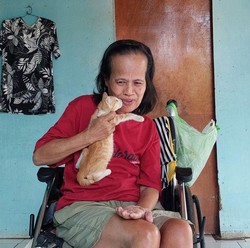 Mantan Cleaning Service Berjuang Berdiri Lagi untuk Keluarga