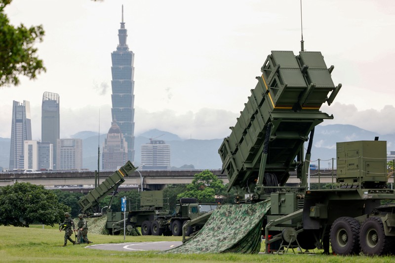 Sistem pertahanan udara Patriot Taiwan dikerahkan di sebuah taman selama latihan tahunan Han Kuang di Taipei, Taiwan, Jumat (11/7/2025). (REUTERS/Ann Wang) Sistem pertahanan udara Patriot Taiwan dikerahkan di sebuah taman selama latihan tahunan Han Kuang di Taipei, Taiwan, Jumat (11/7/2025). (REUTERS/Ann Wang)