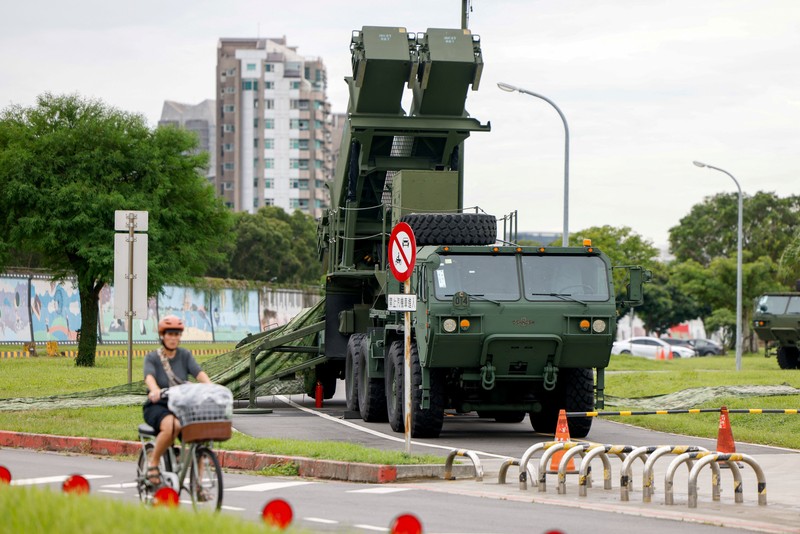 Sistem pertahanan udara Patriot Taiwan dikerahkan di sebuah taman selama latihan tahunan Han Kuang di Taipei, Taiwan, Jumat (11/7/2025). (REUTERS/Ann Wang) Sistem pertahanan udara Patriot Taiwan dikerahkan di sebuah taman selama latihan tahunan Han Kuang di Taipei, Taiwan, Jumat (11/7/2025). (REUTERS/Ann Wang)