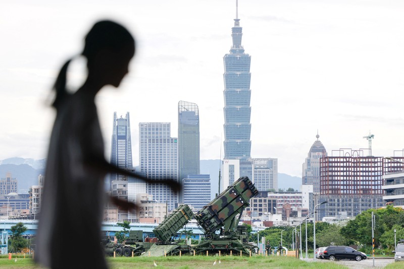 Sistem pertahanan udara Patriot Taiwan dikerahkan di sebuah taman selama latihan tahunan Han Kuang di Taipei, Taiwan, Jumat (11/7/2025). (REUTERS/Ann Wang) Sistem pertahanan udara Patriot Taiwan dikerahkan di sebuah taman selama latihan tahunan Han Kuang di Taipei, Taiwan, Jumat (11/7/2025). (REUTERS/Ann Wang)