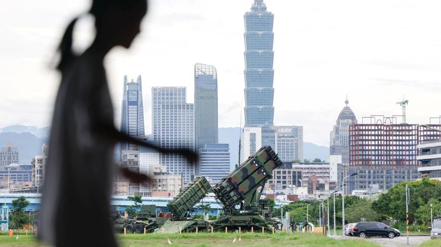 Sistem pertahanan udara Patriot Taiwan dikerahkan di sebuah taman selama latihan tahunan Han Kuang di Taipei, Taiwan, Jumat (11/7/2025). (REUTERS/Ann Wang) Sistem pertahanan udara Patriot Taiwan dikerahkan di sebuah taman selama latihan tahunan Han Kuang di Taipei, Taiwan, Jumat (11/7/2025). (REUTERS/Ann Wang)