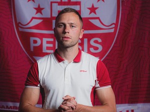 Persis Solo Datangkan Bek Jebolan Akademi Ajax Amsterdam Xandro Schenk