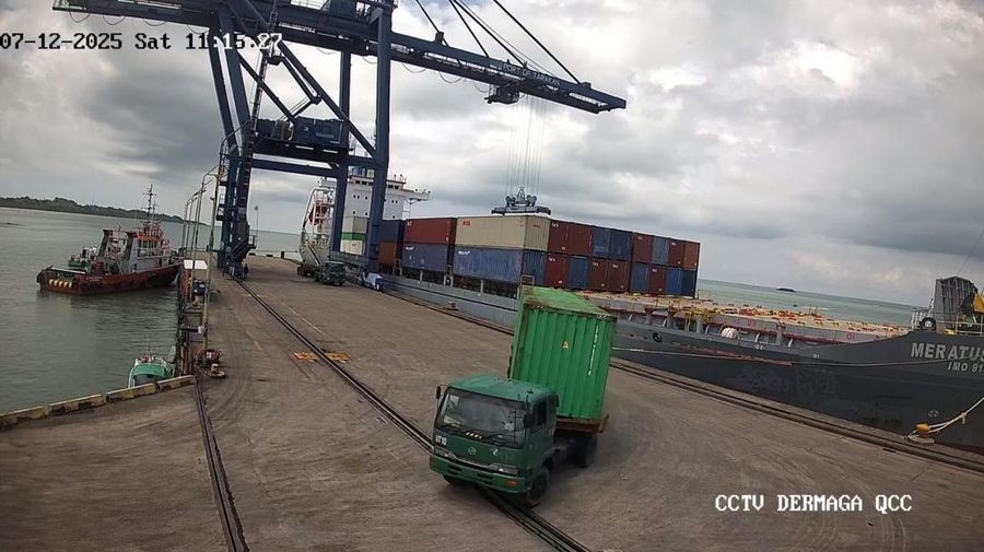 Dok Pelindo Terminal Petikemas