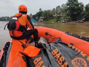 Agus Korban Tongkang Tabrak Perahu Barito Utara Masih Belum Ditemukan
