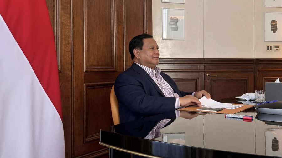 Presiden Prabowo Subianto memimpin rapat terbatas bersama tujuh menteri koordinator Kabinet Merah Putih serta Menteri Sekeretaris Negara Prasetyo Hadi melalui konferensi video, Sabtu (12/7/2025). (Dok. Instagram Sekretariat Kabinet)