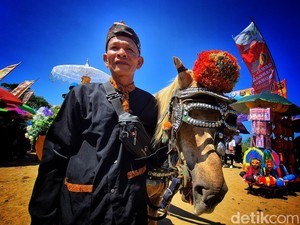 Kisah Supendi, Tukang Delman di Sukabumi yang Sekolahkan Anak hingga S2