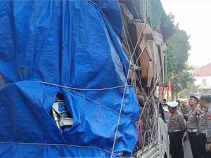 Polda Metro Setop Pikap Overload di Tol Dalkot, Ternyata Bawa Motor Bodong
