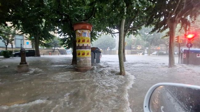Orang Hilang Terbawa Arus Banjir Usai Hujan Lebat