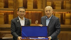 Menbud Serahkan Keris ke Museum Nasional China, Simbol Diplomasi Budaya