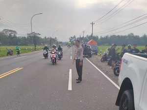 Benang Layangan Melintang di Jalan Wates Picu 2 Motor Kecelakaan