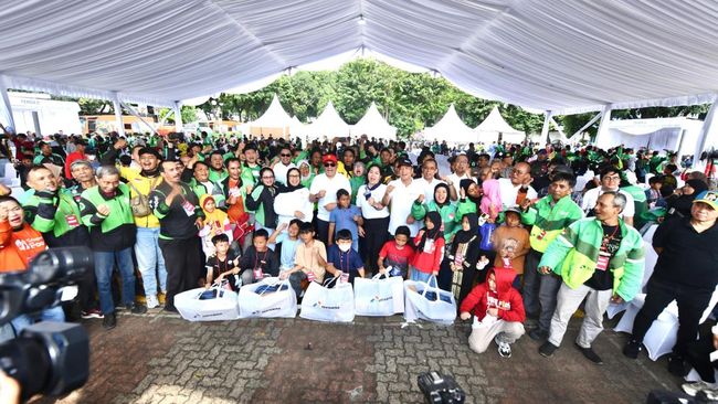 Seribu Seragam Sekolah Bersama Pertamina untuk Para Anak Ojek