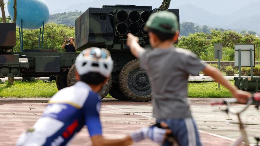 A High Mobility Artillery Rocket System (HIMARS) is on display at a park during Taiwan's annual Han Kuang military exercise in Taichung.  REUTERS/Ann Wang