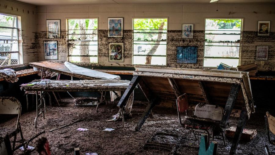 USA-WEATHER/TEXAS-FLOODING Pemandangan drone sebuah rumah yang tersapu banjir di sepanjang jalan setelah hujan deras yang mengakibatkan banjir bandang di sepanjang Sungai Concho di San Angelo, Texas, AS, 4 Juli 2025, dalam tangkapan layar yang diperoleh dari video media sosial. Patrick Keely/via REUTERS