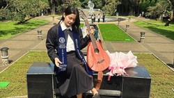 Bikin Gitar Rotan, Tugas Akhir Aruma Terbaik Seangkatan