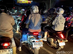 Mulai Masuk Sekolah 6.30, Jalanan di Bandung Ramai Sejak Jam 5 Pagi