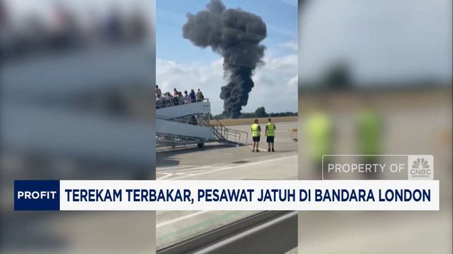Video: Terekam Terbakar, Pesawat Jatuh di Bandara London