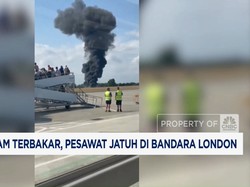 Video: Terekam Terbakar, Pesawat Jatuh di Bandara London