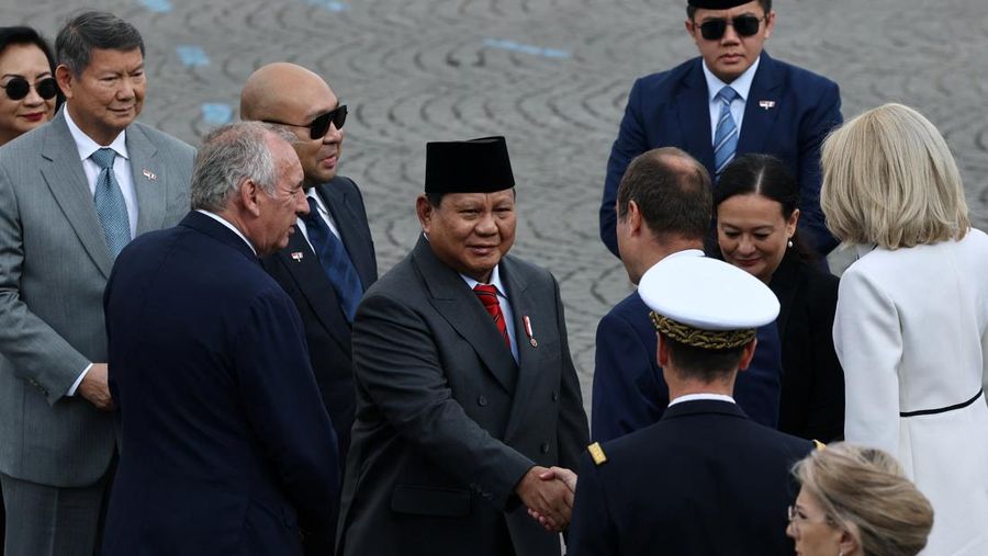 Pemandangan kota Paris, Prancis, tak biasa Senin (14/7/2025). Negara Ini tiba-tiba dipenuhi militer yang berjaga-jaga di beberapa jalan utama kota. (CNBC Indonesia/Sefti Oktarianisa)