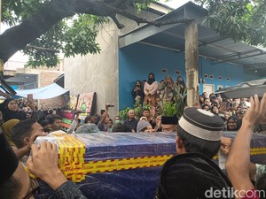 Duka Istri di Gowa Usai Tukang Ojek Tewas Dibunuh Sadis KKB di Puncak Jaya