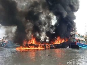 Kapal Terbakar di Pelabuhan Tegal, Warga Dengar 2 Kali Ledakan