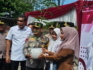 Video Cara Polda Riau Agar Gen Z Mau Tanam Pohon: Bikin SIM Gratis!